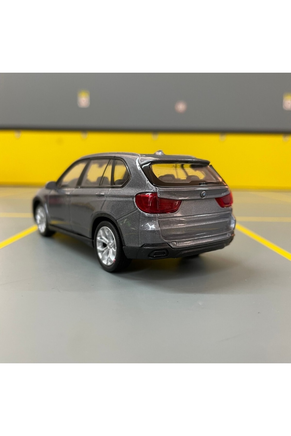 مدل خودرو BMW X5 1 36 SCALE DIECAST METAL MODEL CAR PULL DROP TOY اورجینال WELLY