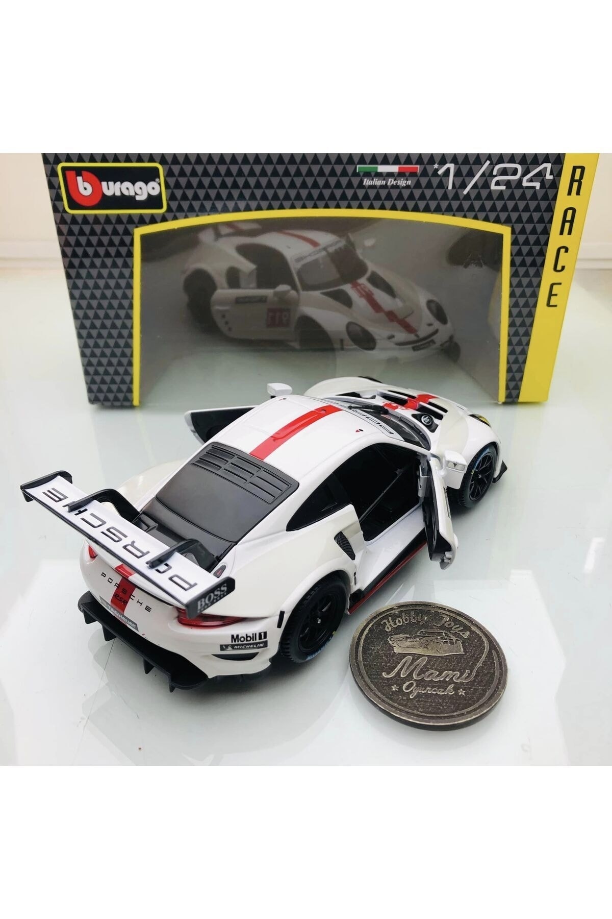 مدل خودرو 2023 جدید پورشه 911 RSR GT سفید قرمز 1:24 SCALE برند BURAGO اورجینال Burago