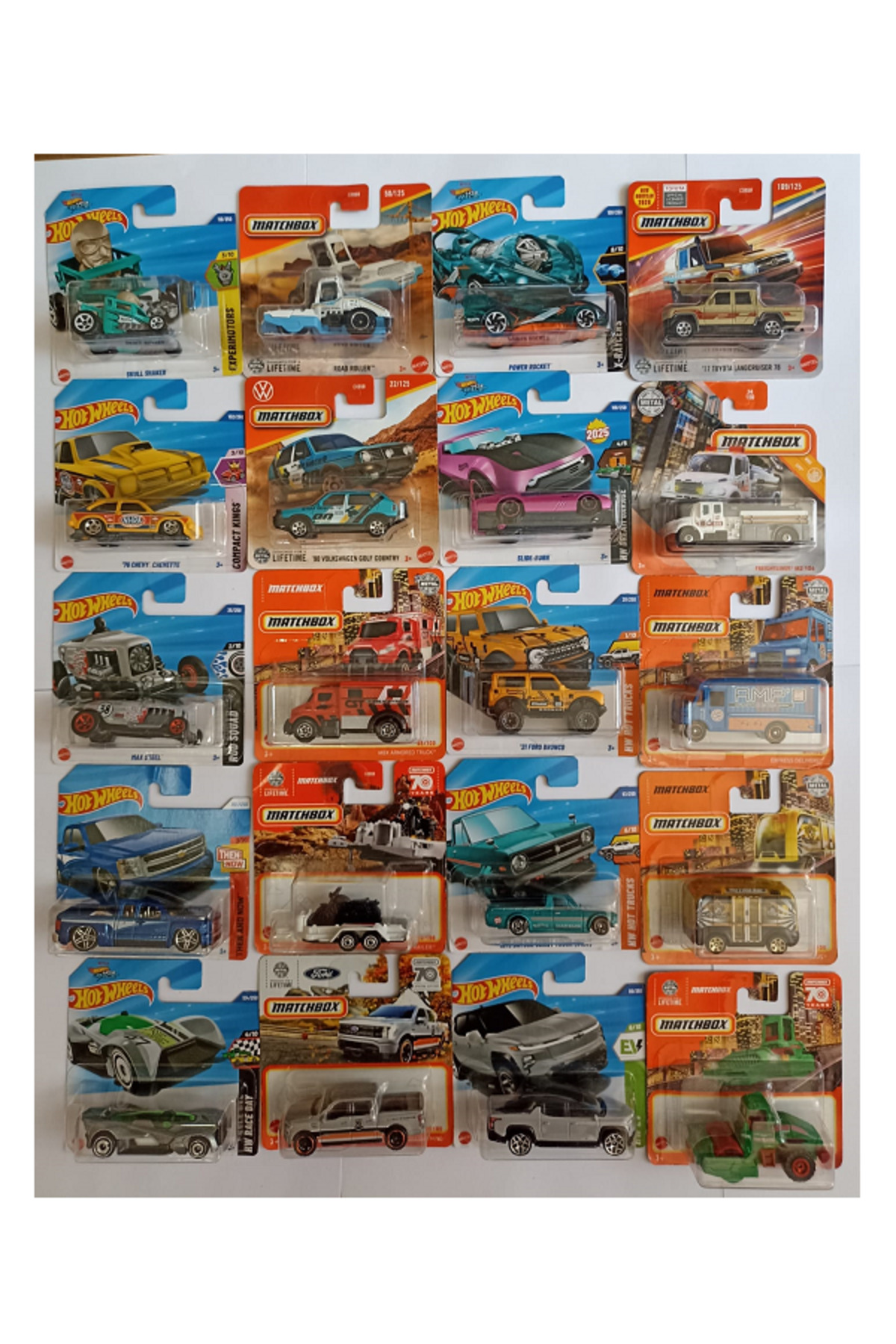 ماشین اسباب بازی ست 3 تکه ها به صورت مختلط ارسال می شوند HOT WHEELS
