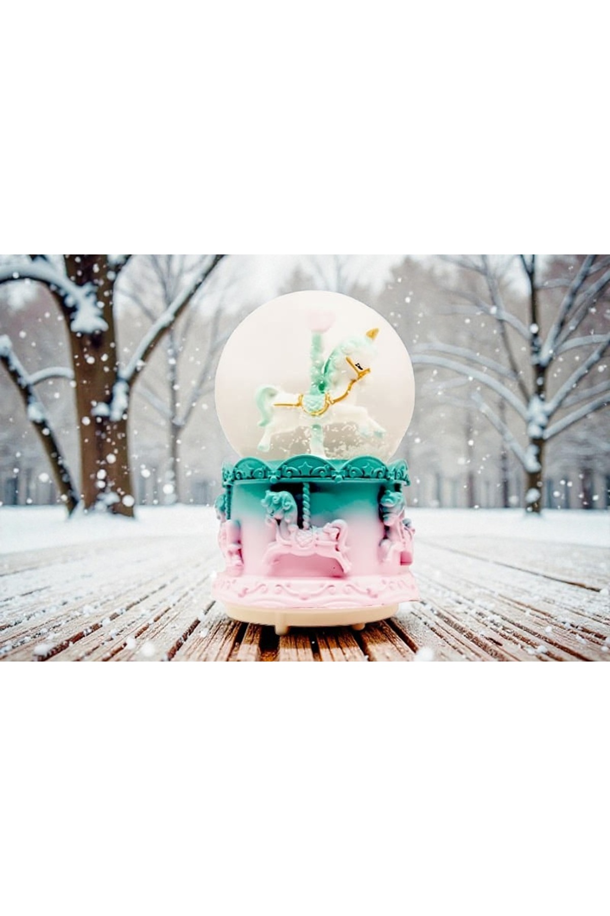 گوی برفی موزیکال SNOW GLOBE با فیگورهای چرخ فلک و تکشاخ صورتی پاستلی فیروزه ای VIP از ترکیه Kuzey Tacı