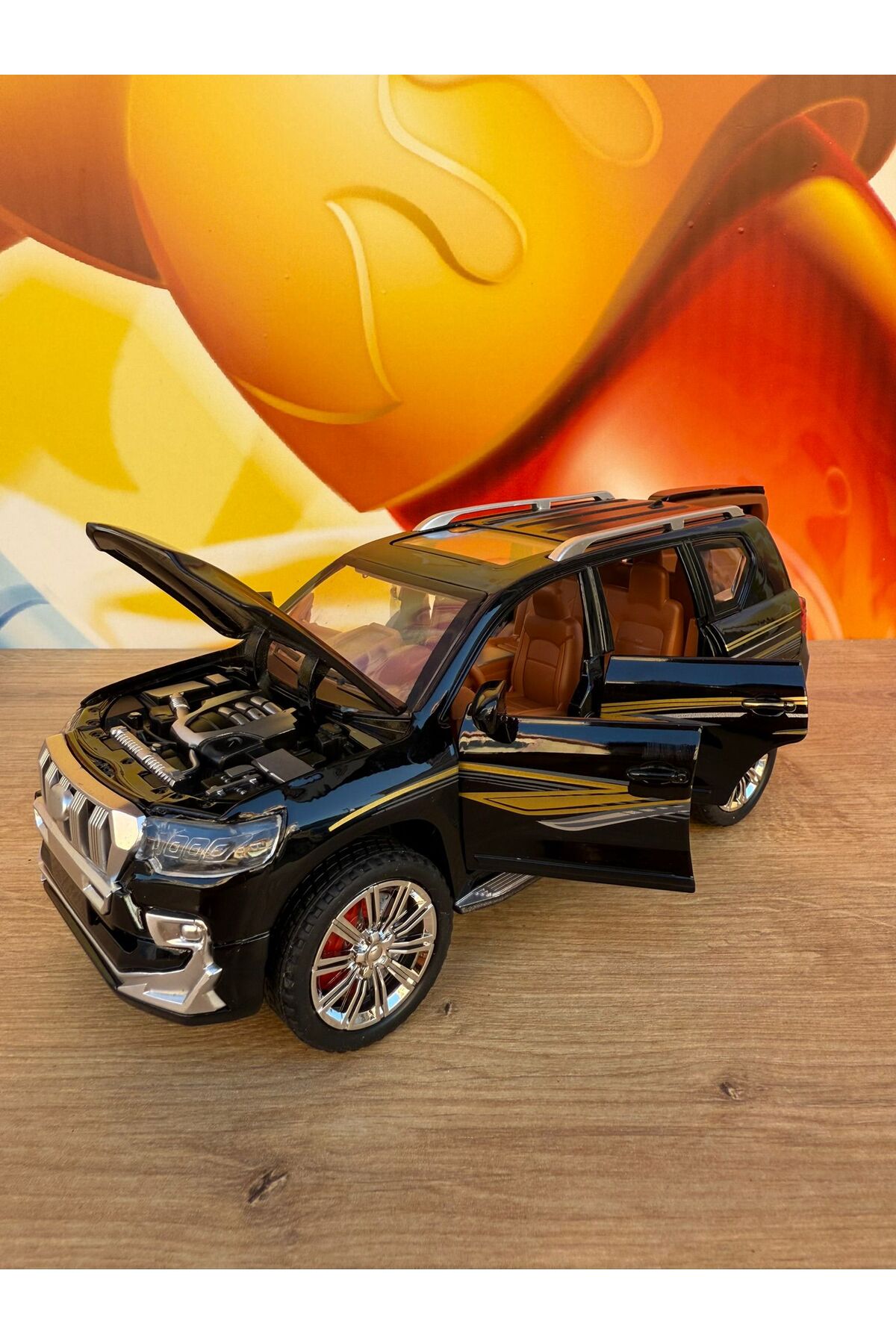 مدل خودرو TOYOTA LAND CRUISER JEEP DIECAST 1:24 کلکسیونی فلزی درهای باز شدن صدا و روشن مشکی اورجینال scntoys