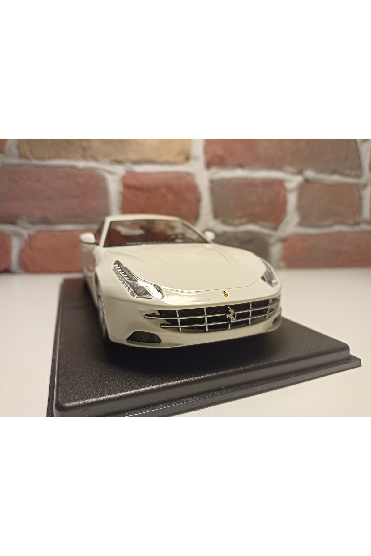 مدل خودرو FERRARI FF 2011 اورجینال Burago