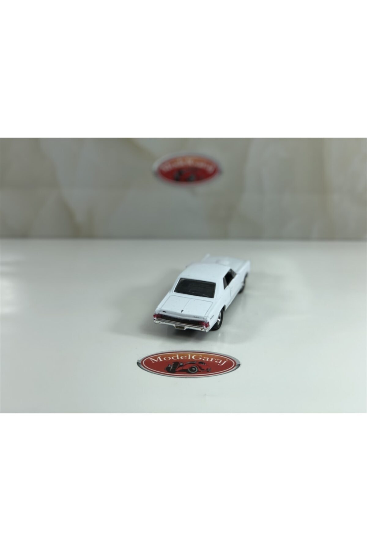 مدل خودرو 1:38 1965 PONTIAC GTO سفید MODEL CAR METAL اورجینال WELLY