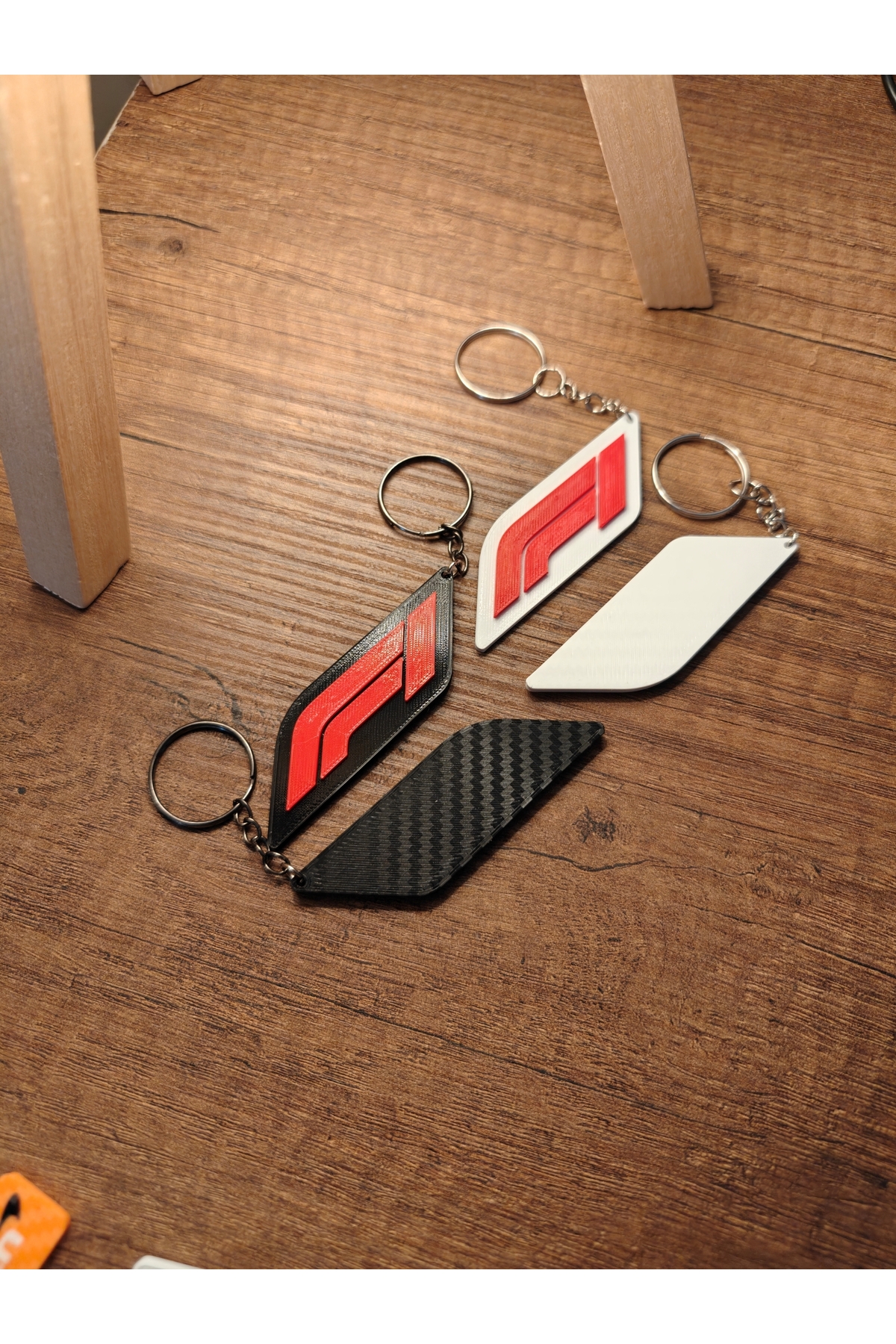 جلیقه کلید جاکلیدی با بافت فیبر کربنی لوگوی فرمول 1 F1 Volson Design