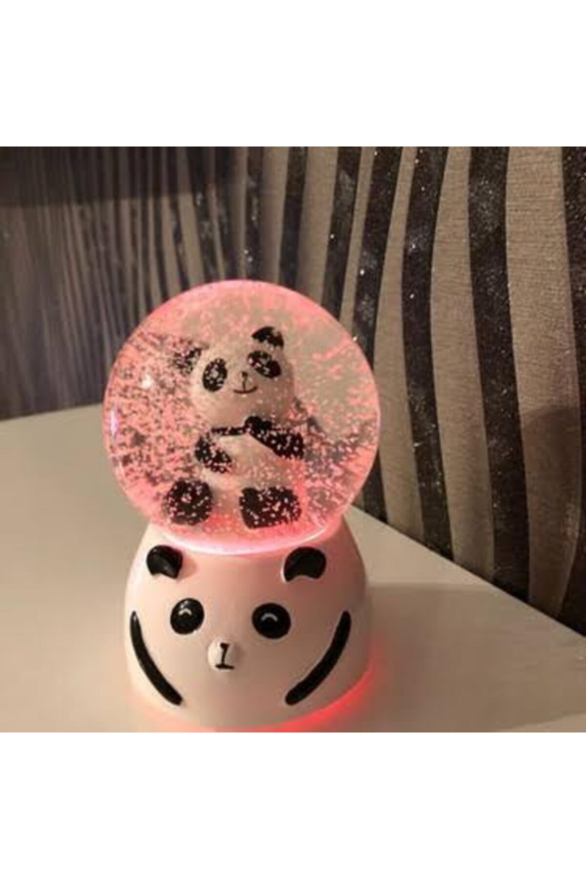 گوی برفی سایز متوسط ​​روشنایی پاندا با مضمون SNOW GLOBE ILLUMINATED از ترکیه Genel Markalar