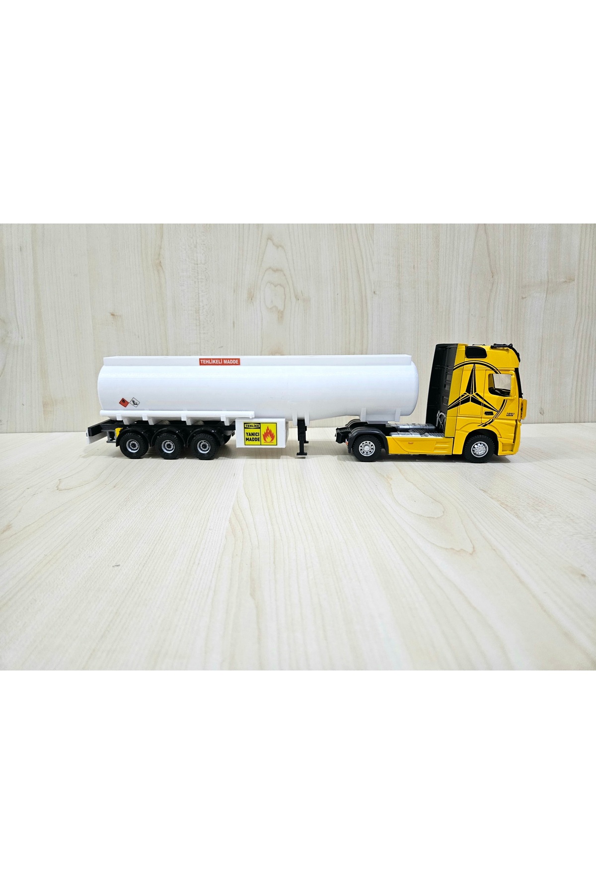 مدل خودرو طول نیم متر 1 36 MERCEDES ACTROS TANKER TRUCK MODEL نام نوشته شده زرد اورجینال Maket