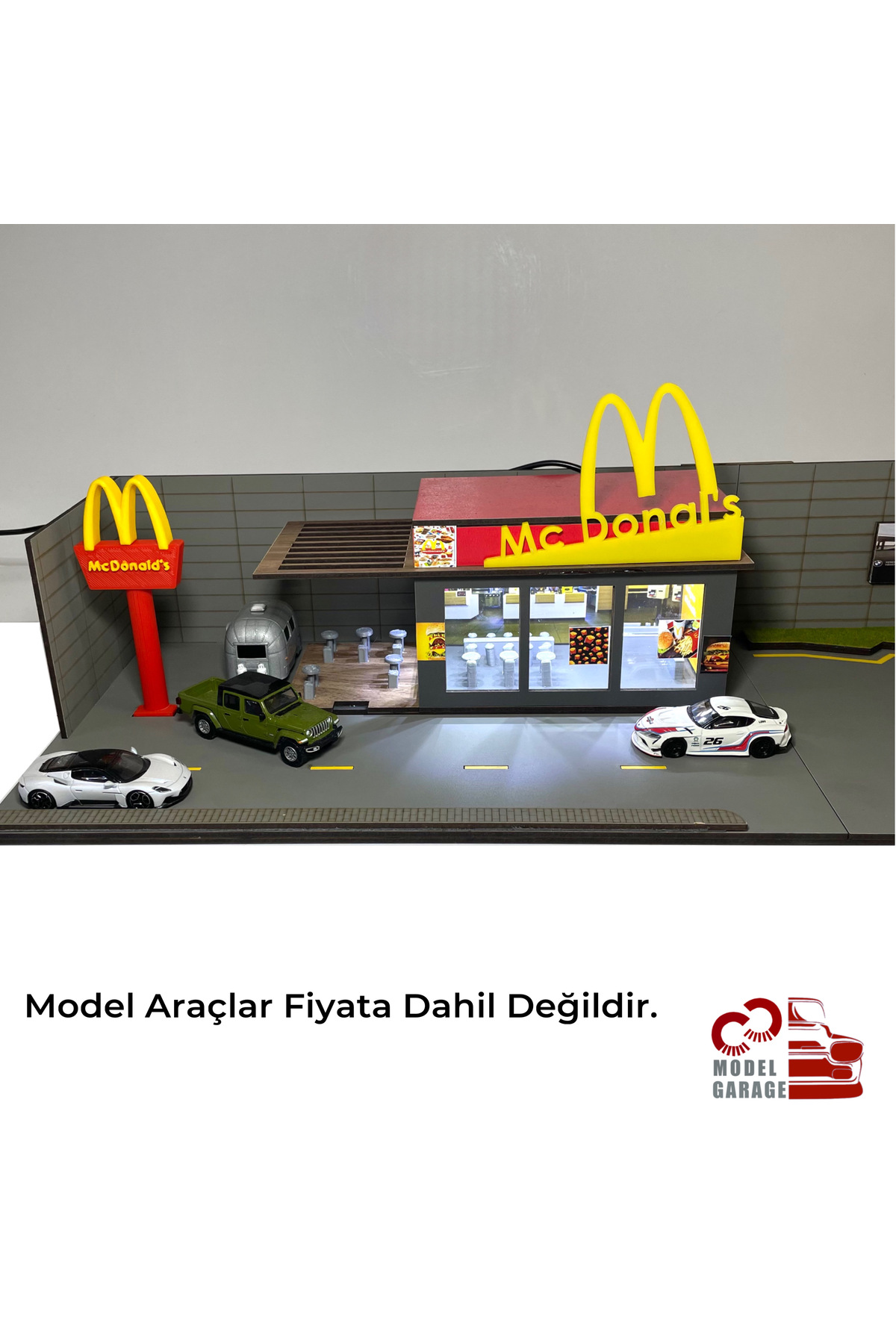مدل خودرو 1 64 SCALE MC DONALD'S DIORAMA PARKING LOT DIECAST ماشین قفسه نمایشگر TOY اورجینال ÜRETİM