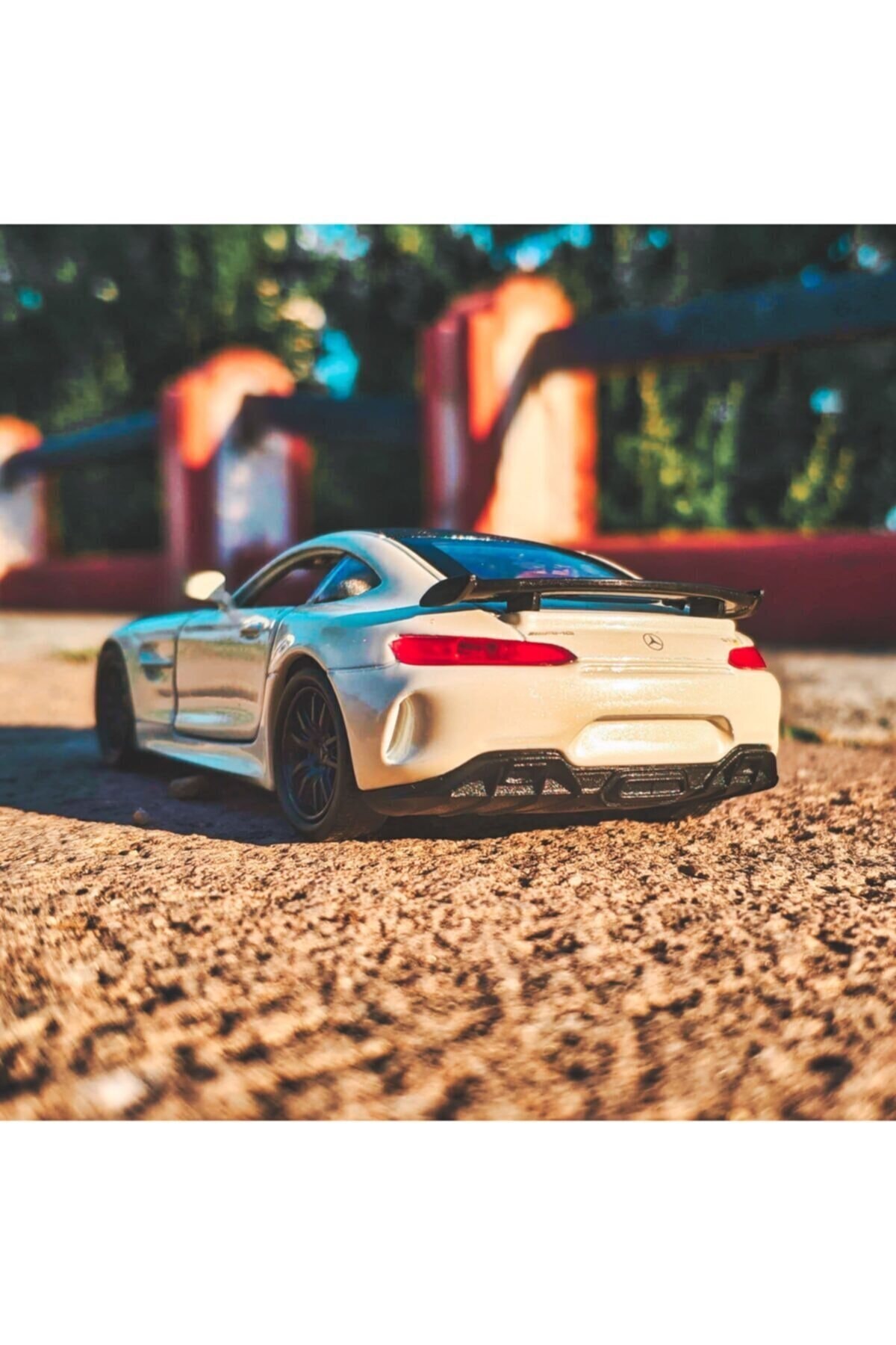 مدل خودرو مرسدس AMG GT R چک DROP DIECAST سفید اورجینال WELLY