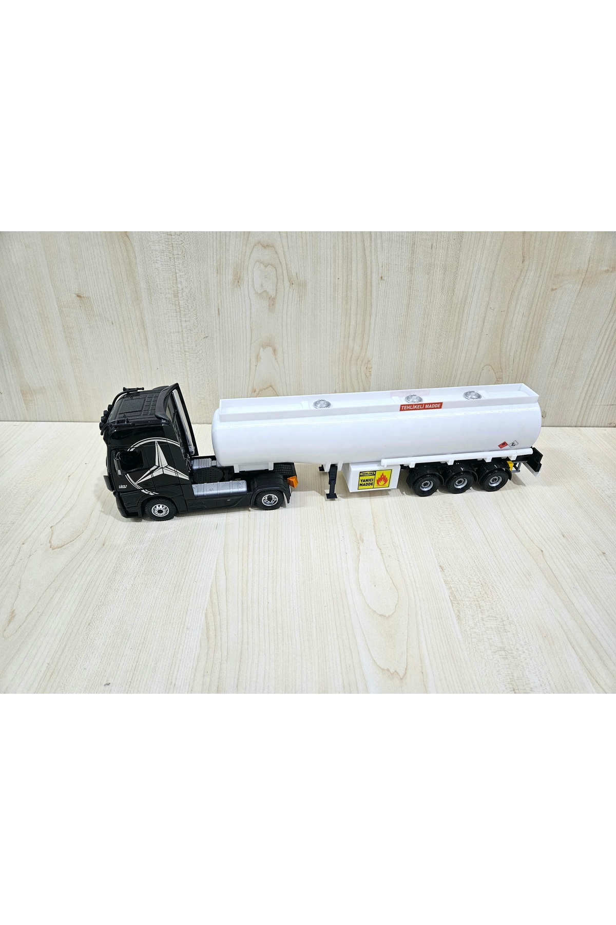 مدل خودرو طول نیم متر 1 36 MERCEDES ACTROS TANKER TRUCK MODEL نام نوشته شده مشکی اورجینال Maket