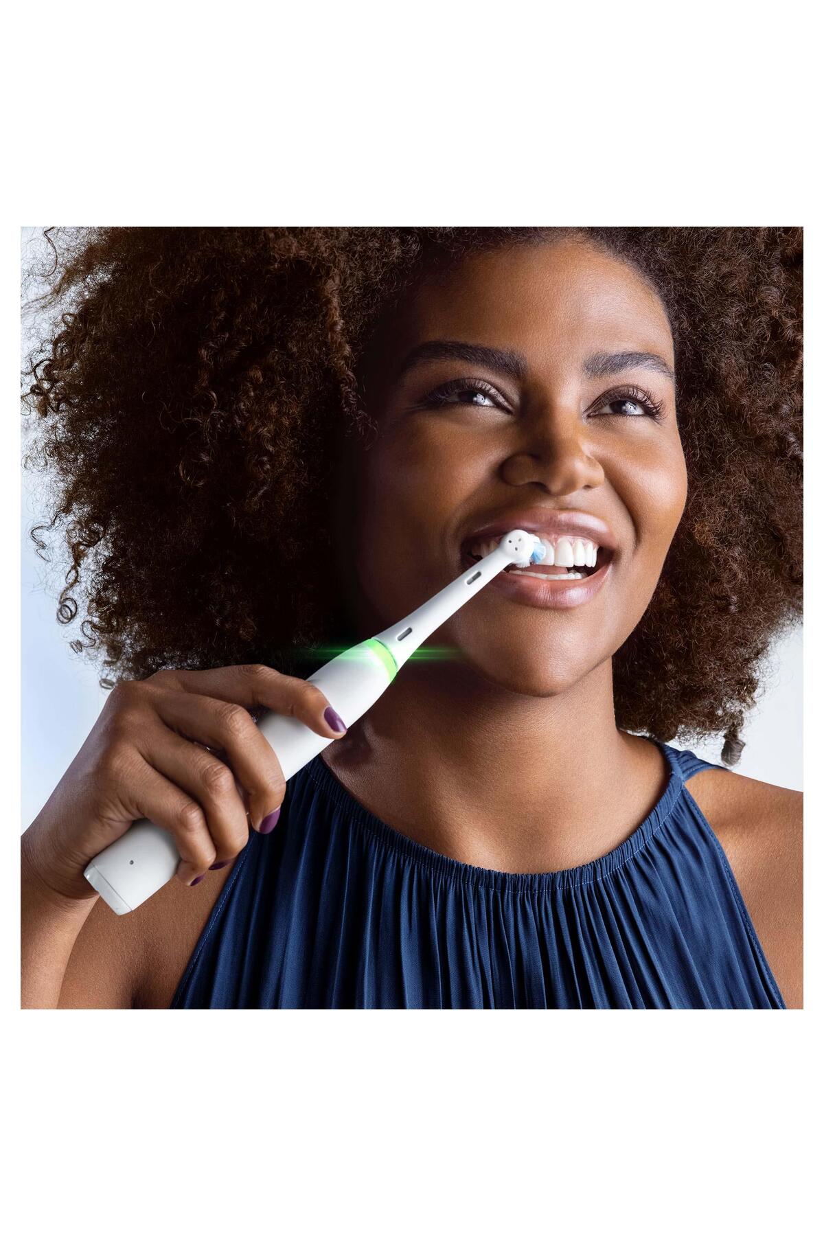 Oral-B مسواک شارژی چهار سر Io سفید