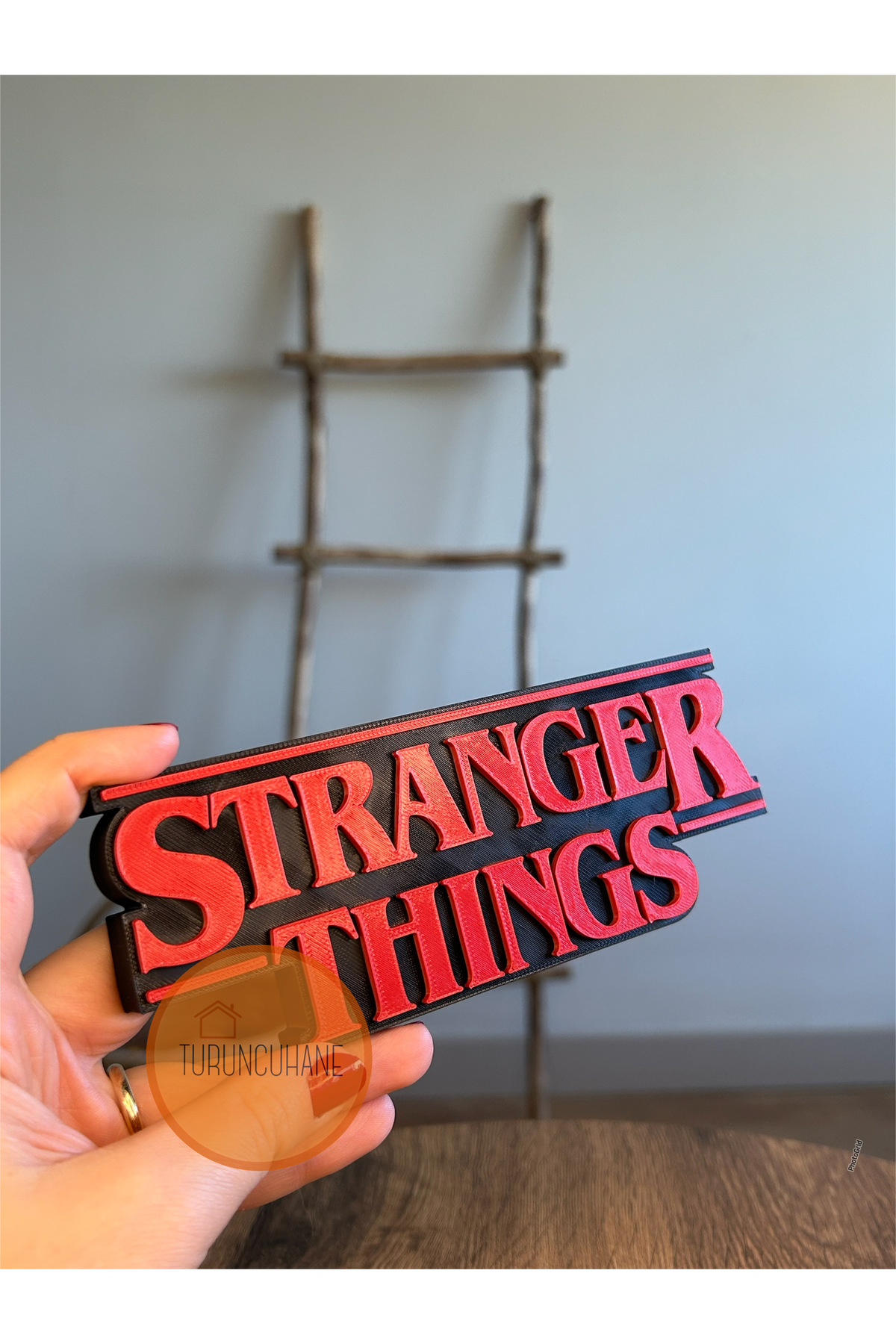 فیگور لوگوی STRANGER THINGS دکور رومیزی کلکسیونی کادو تزیین شیء تزئینی میز 17 سانتی متر از ترکیه TURUNCUHANE