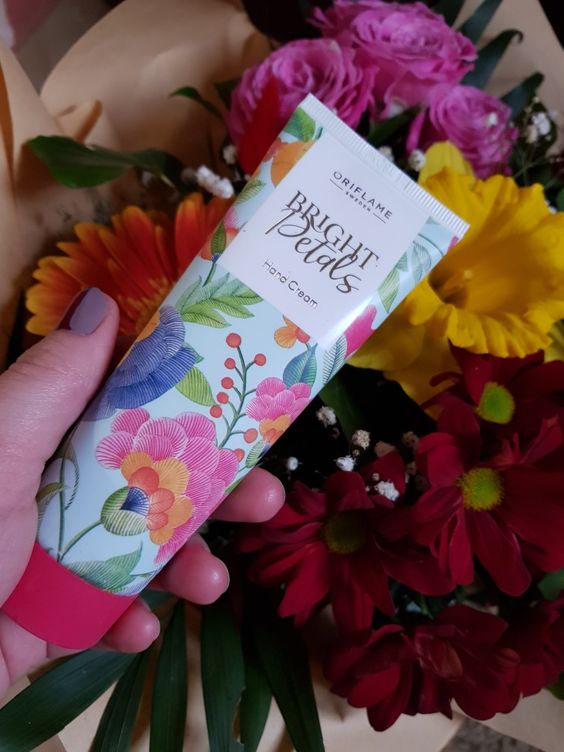 کرم مرطوب کننده دست اوریفلیم برایت پتالز Bright Petals Hand Cream