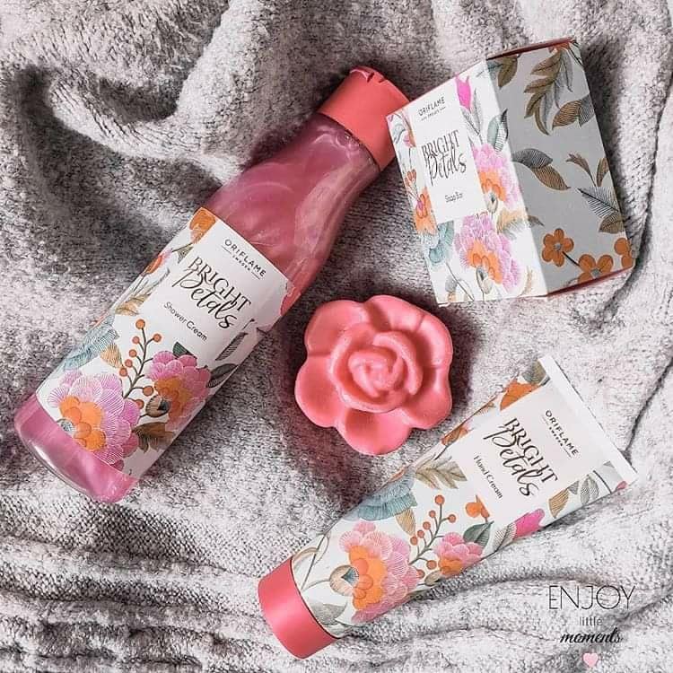 کرم مرطوب کننده دست اوریفلیم برایت پتالز Bright Petals Hand Cream