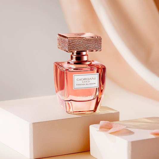 پرفیوم زنانه اسنزا بلاسم جوردانی گلد اوریفلیم Giordani Gold Blossom Oriflame