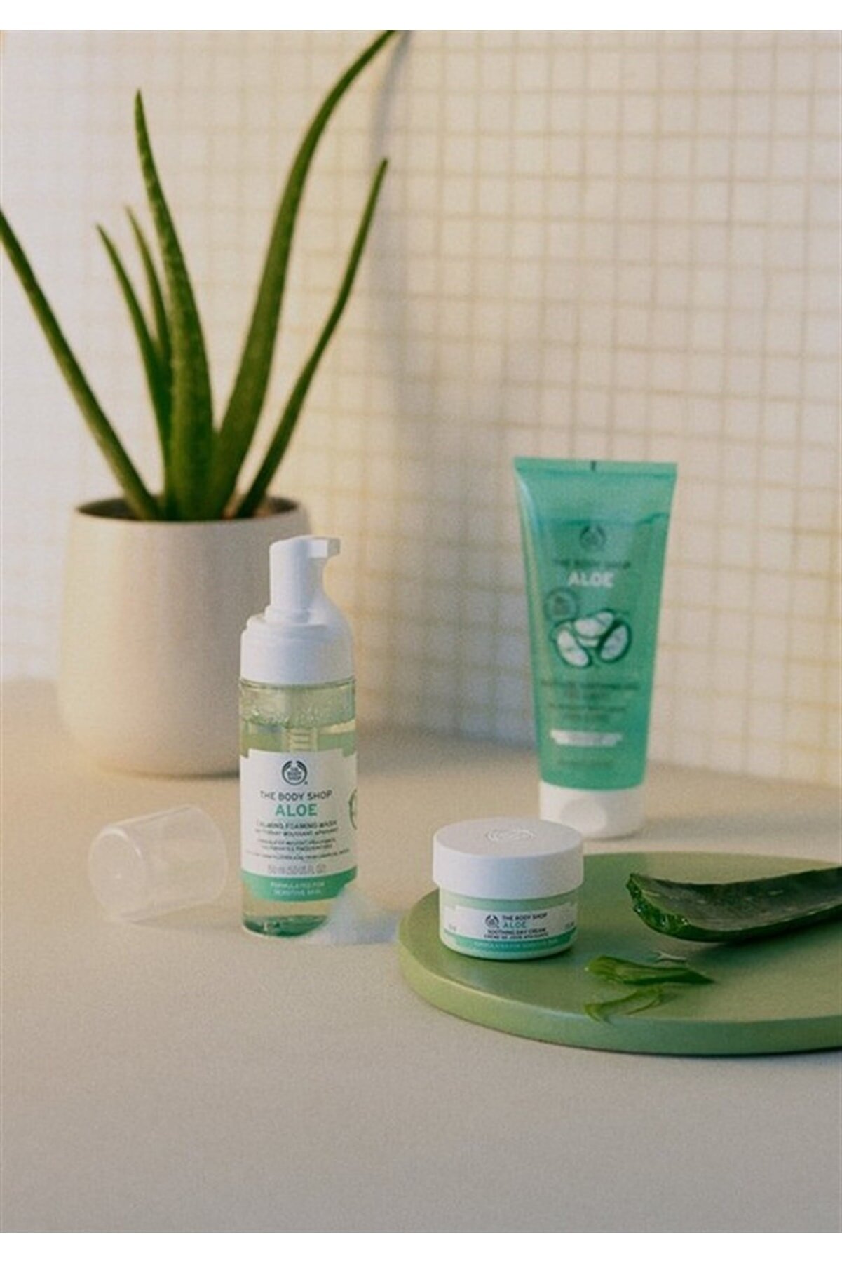 کرم روز مرطوب کننده آلوئه 50 میلی لیتر بادی شاپ The body shop