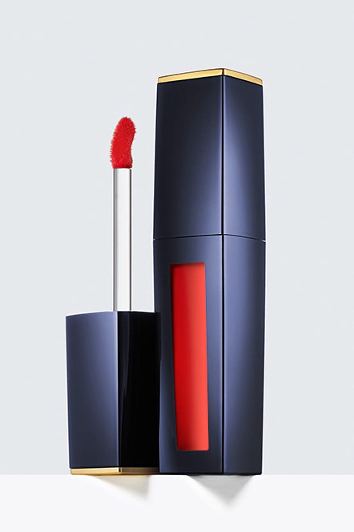 رژلب مایع براق با رنگ قرمز گوجه ای  Pure Color Envy  استی لادر Estee Lauder