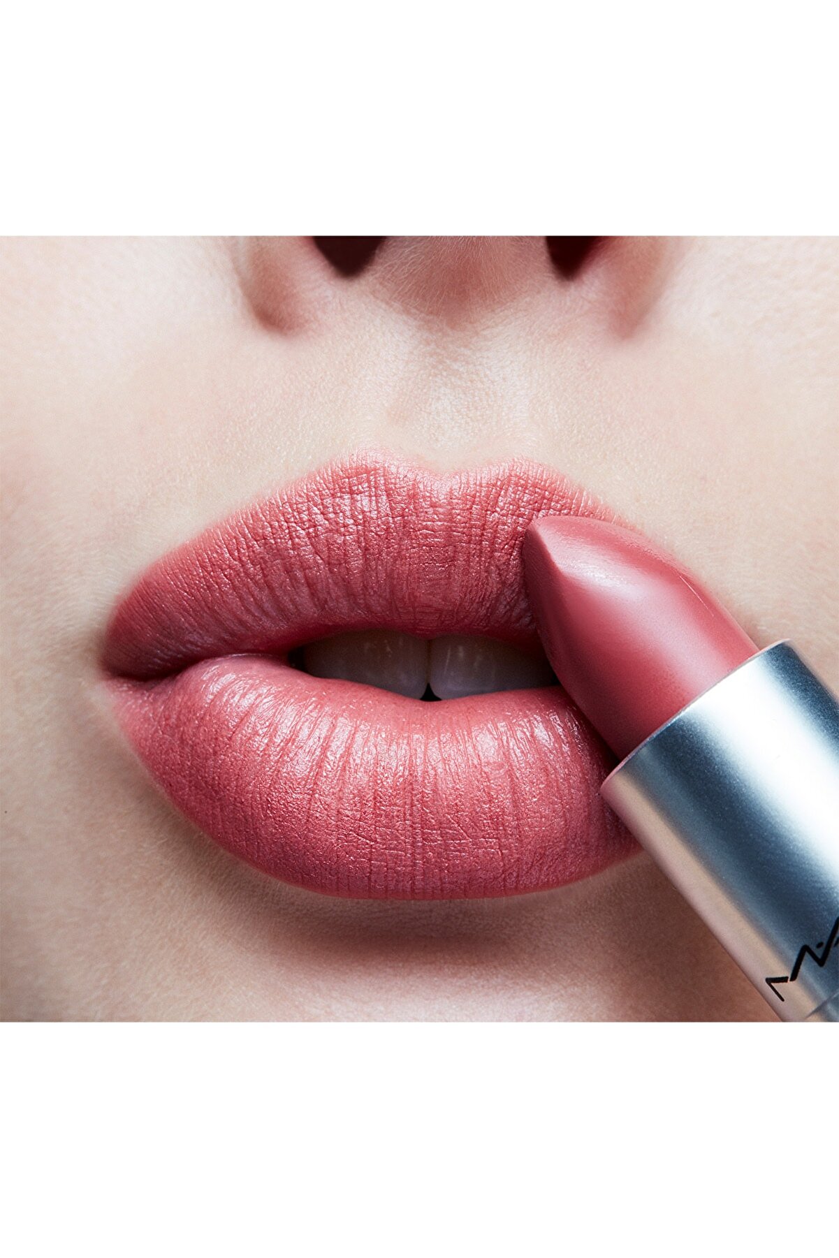 Mac  رژ لب مات مخملی MAC مدل MEHR پیگمنت قوی و جذاب