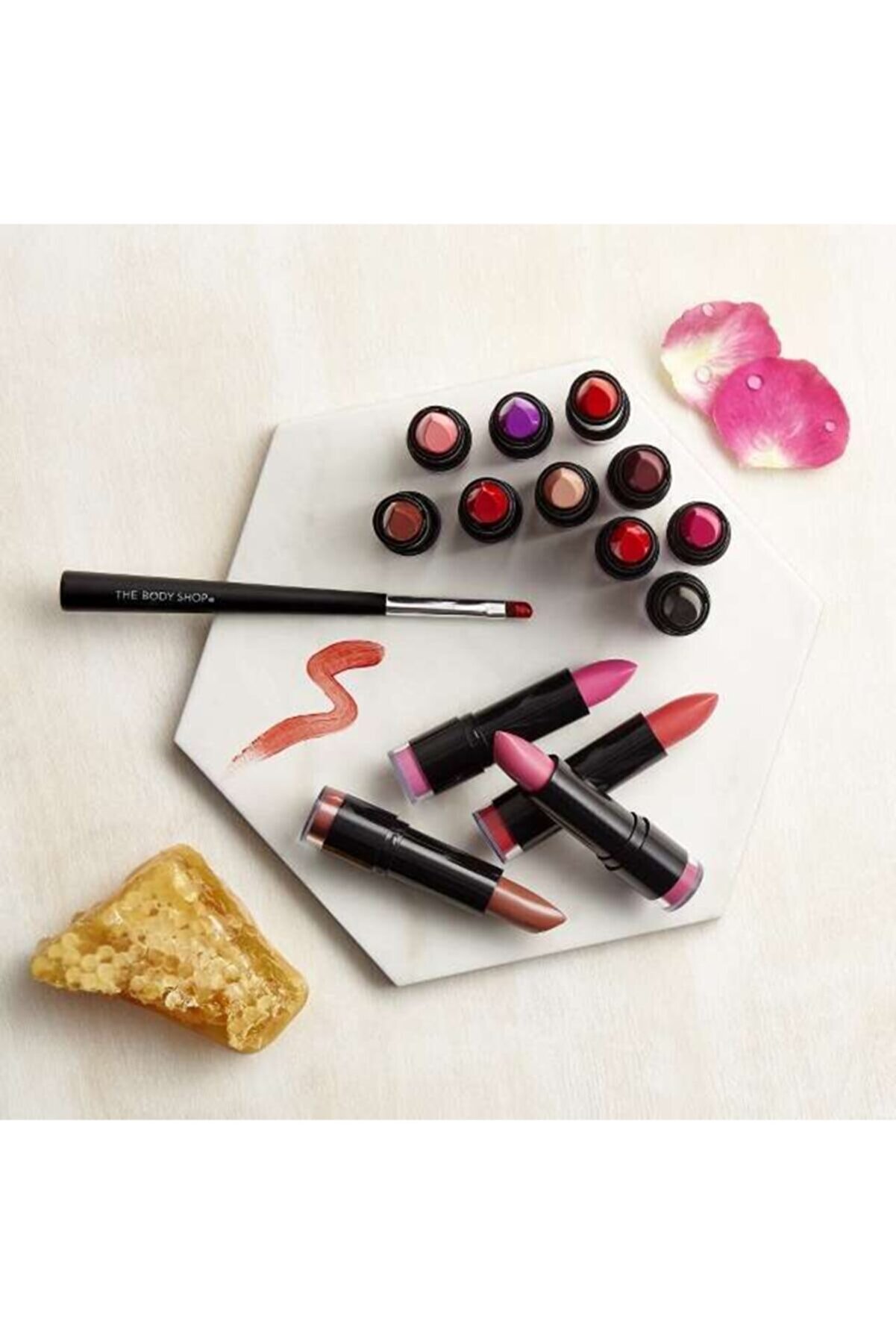 رژ لب مدل Color Crush رنگ صورتی نود شماره 101 بادی شاپ The body shop
