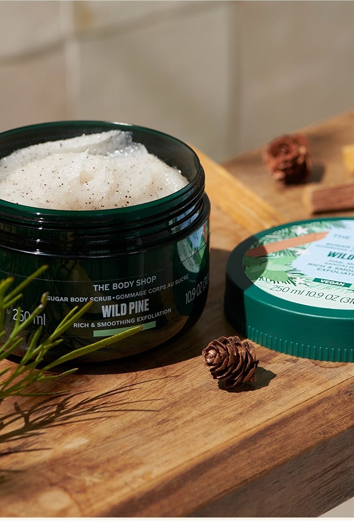 اسکراب(لایه بردار) بدن حاوی عصاره کاج وحشی با حجم 500 میلی لیتر بادی شاپ The body shop