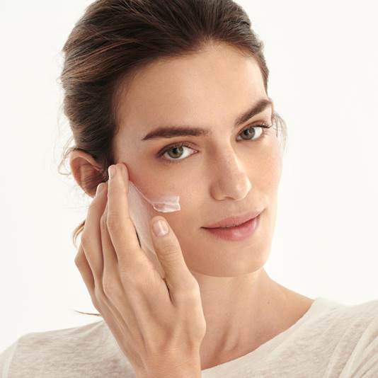 کرم صورت اسنشیالز ویتامینه Essentials Face Cream